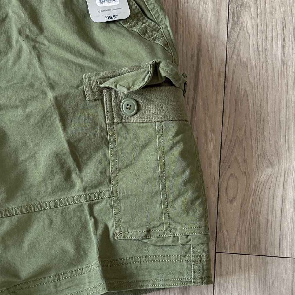 George Men Olive Cargo Shorts - Picture 10 of 12